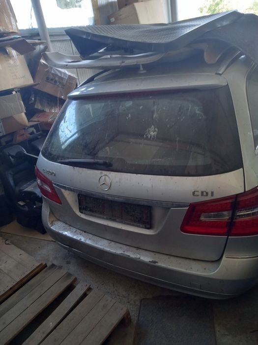 Dezmembrez Mercedes E class