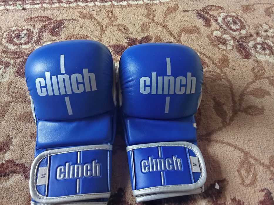 Продам перчатки clinch