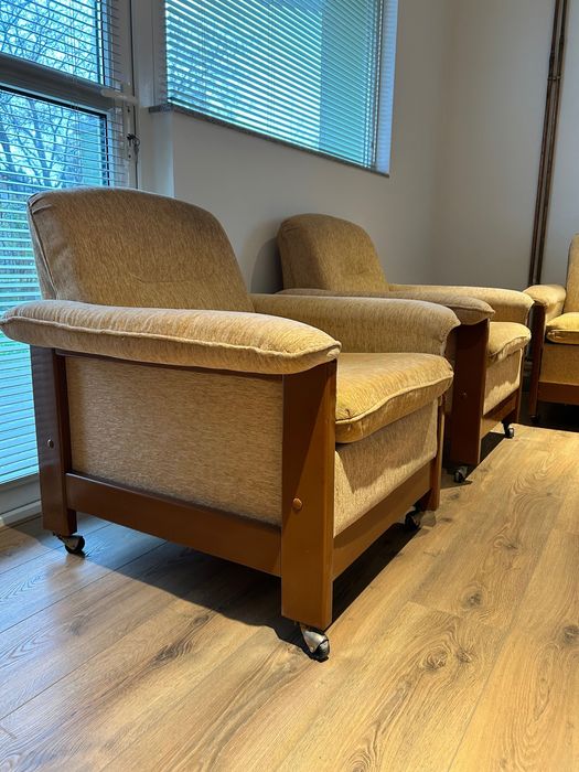 Претапицирана холова гарнитура