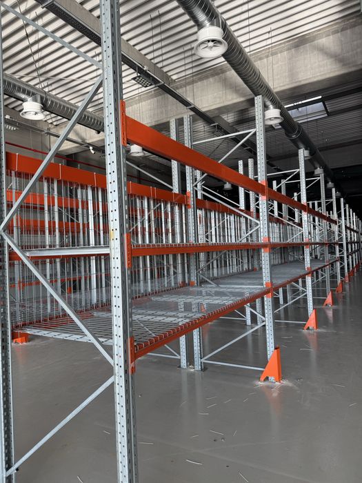 Vindem rafturi metalice profesionale reglabile la cel mai mic preț