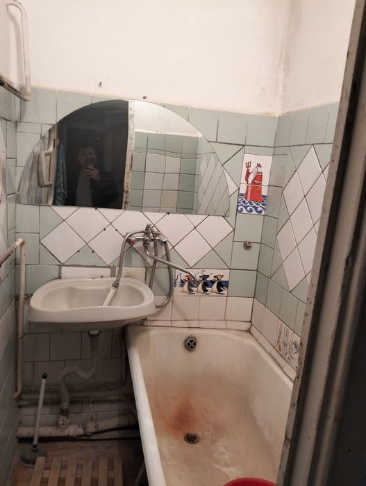 Квартира сотилади 10 мкр Ломоносов 9 2 -этаж