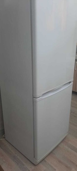 Холодильник Indesit