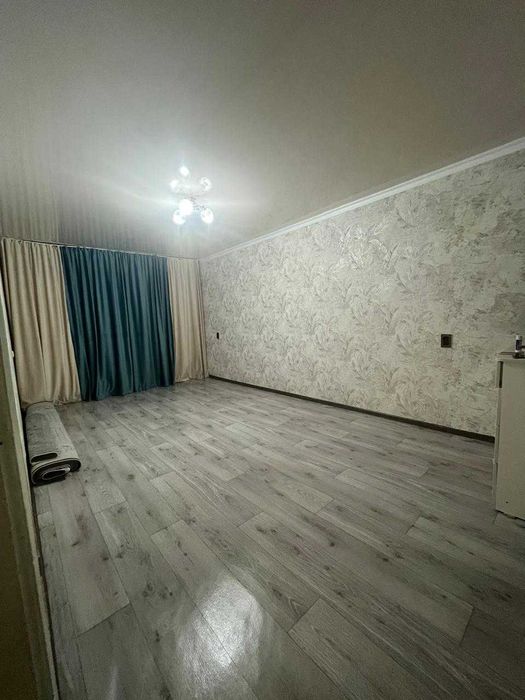 Срочно продам 2 комн квартиру на 6 микрорайоне возле рынка