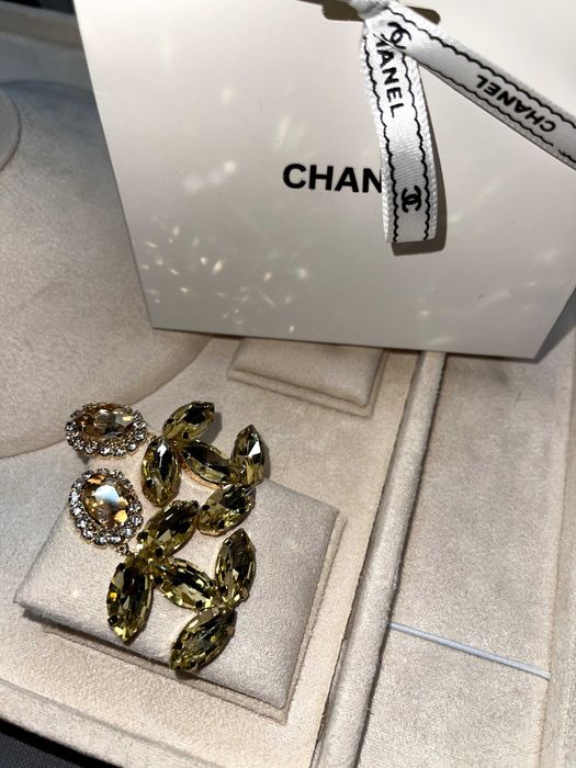 големи дамски жълти обеци с камъни шанел chanel луксозни с кутийка на марката и чантичка на марката