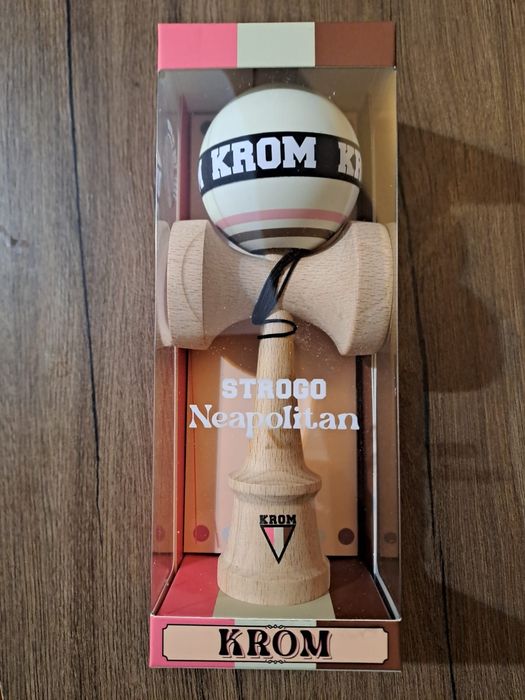Kendama Krom Strogo I+d Napolitan Roz , alb , maro
