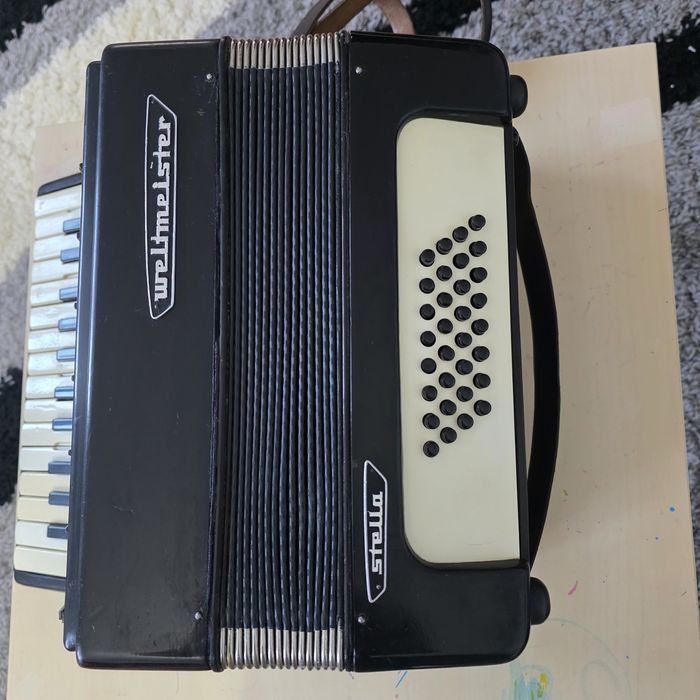 Vând acordeon weltmeister