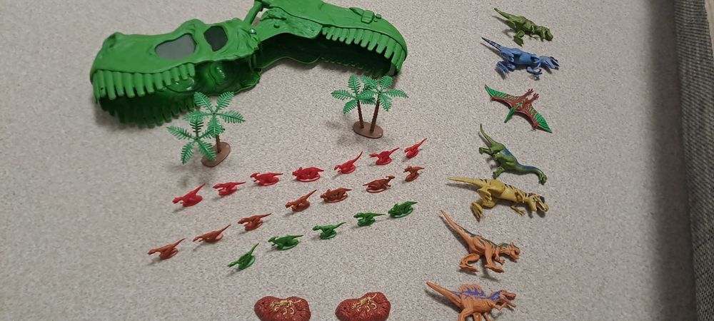 Dinozaur set cu mai mulți dinozauri