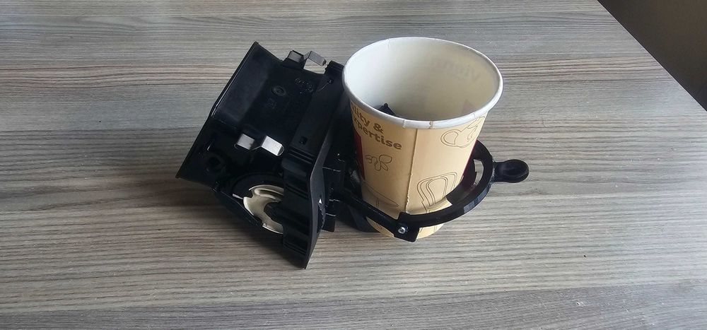 Поставка за чаши за Skoda Fabia MK1