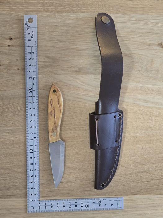 Cuțit Brisa Bobtail 80 Scandi - Sandvik 12C27, Curly Birch