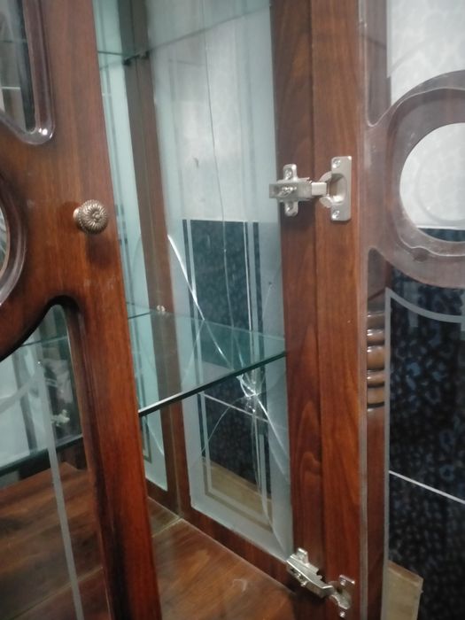 Продам гостиный шкаф