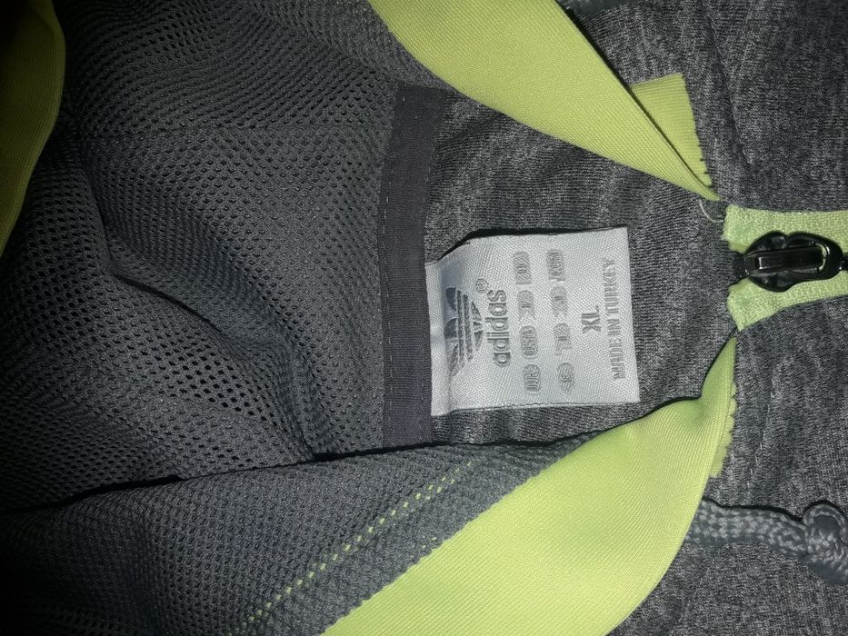 Продам спортивный костюм