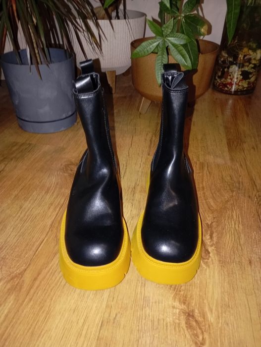 Боти Mango. Продавам за 30 лв.