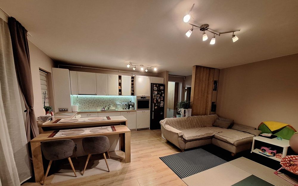 Apartament cu 3 camere+parcare,  Foresti zona Terra