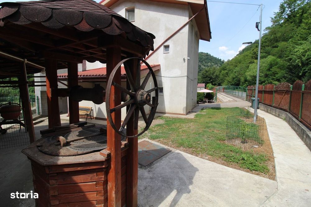 Vând casă P+E+M în Govăjdia, la 14km de Hunedoara, teren 1100mp, garaj