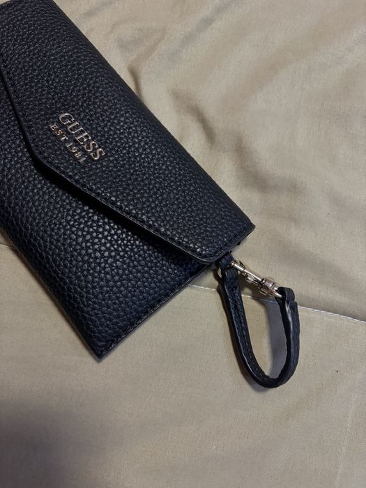 Дамско портмоне guess