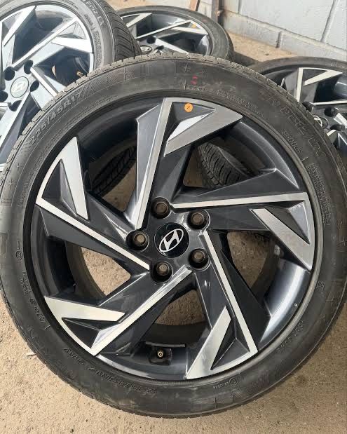 Продаетя шины летние. 225/45/17 фирма Kumho. Ездил только 1 сезон.