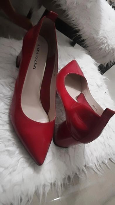 Продаю туфли женские