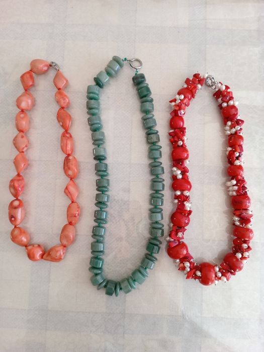 Нефрит и коралловые бусы  с натуральным жемчугом.
