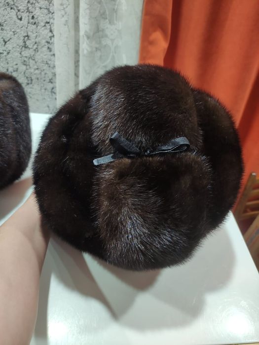 Продам две шапки норковые