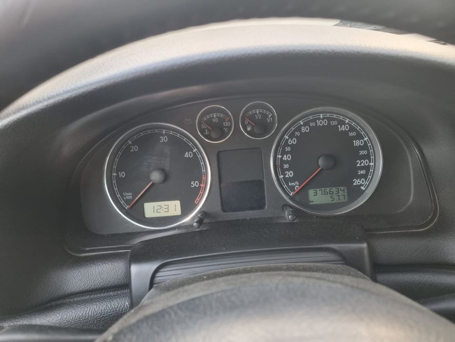 Vand volskwagen passat b5.5 4×4.  1,9tdi din 2002