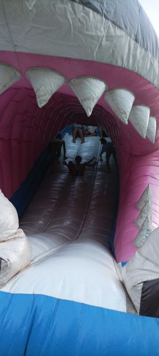 Надуваем батут акула