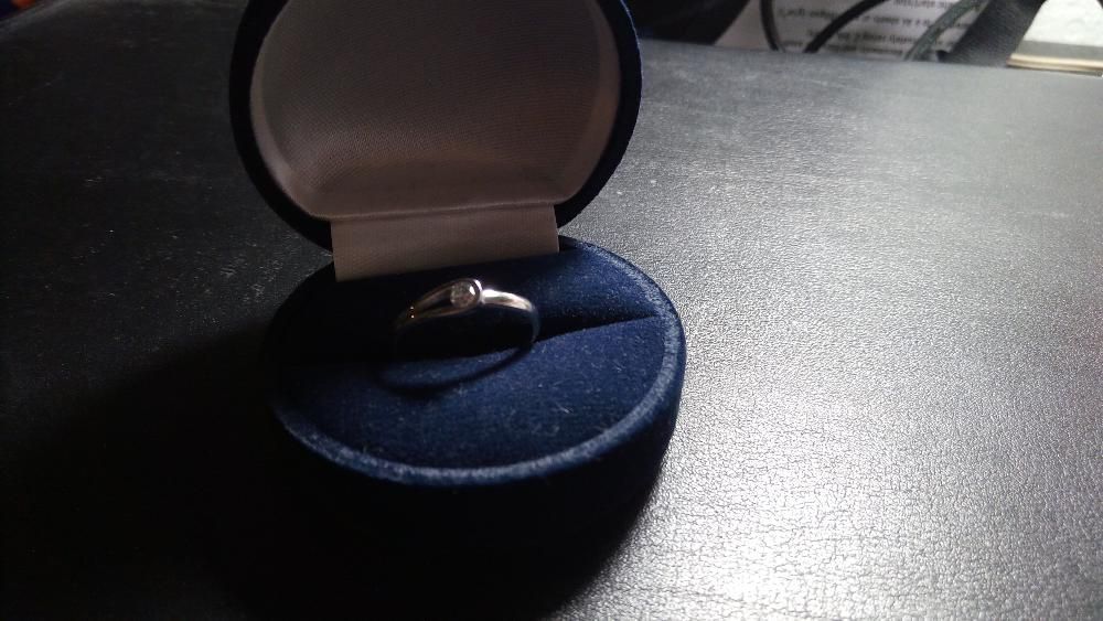 Пръстен с диамант