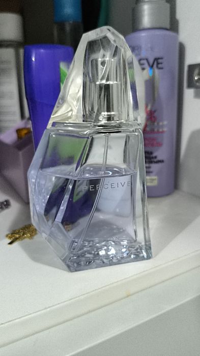 Продам духи эйвон