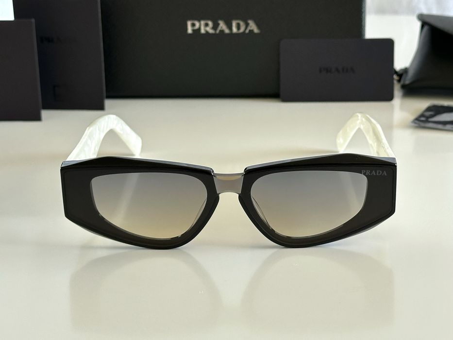Слънчеви очила Prada