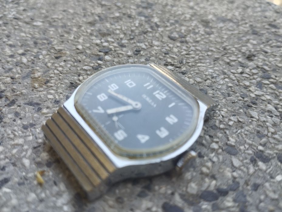 Ръчен часовник победа със зелен циферблат