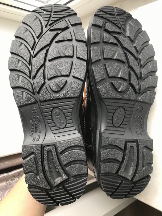 Продам рабочие ботинки весна-осень размер 42