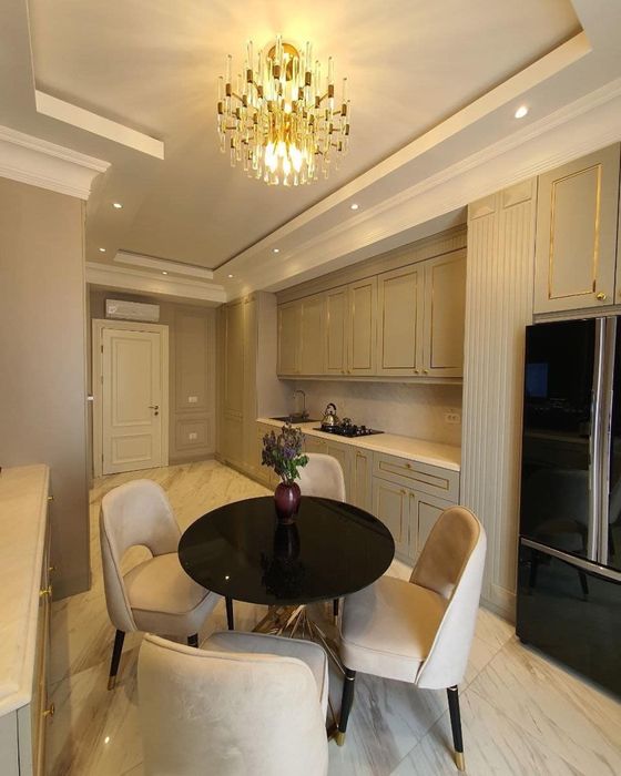 Гостиница России-Новостройка! Сдается новая 3-х комнатная в центре!