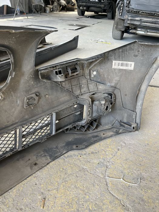 Предна броня и прагова за bmw f10.