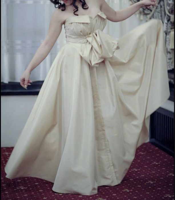 Rochie de seara bej/auriu deosebita