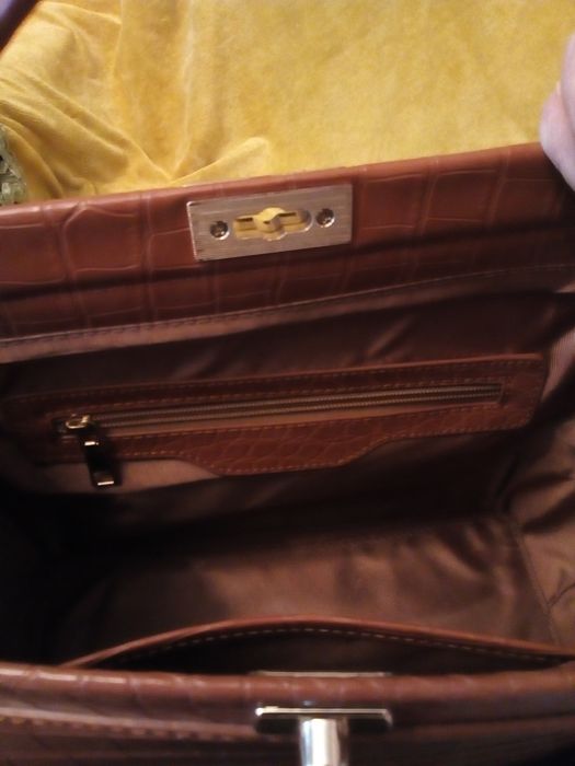 Poșetă femei tip croco, Nouă