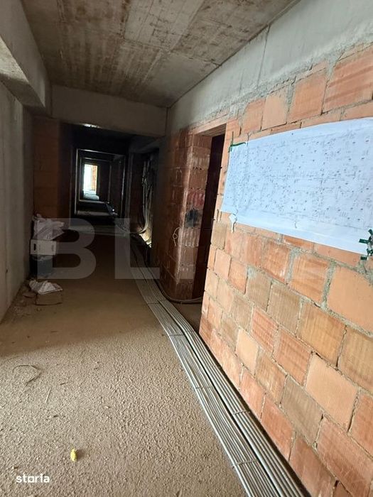 Apartament 3 camere, 2 bai, decomandat, etaj intermediar, zona Tractor