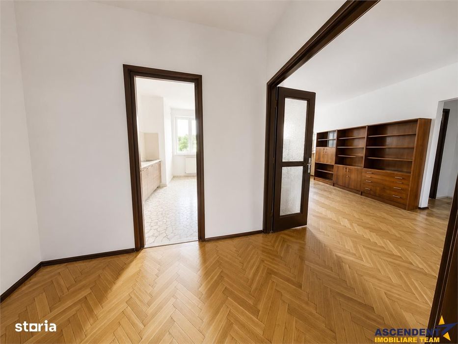Apartament reprezentativ, 5 camere, pentru birou sau locuinta, Central