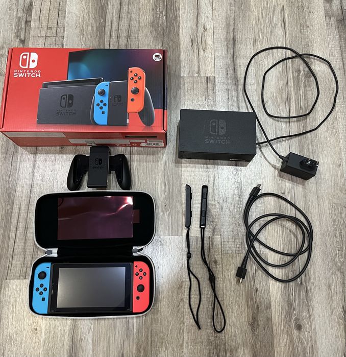 Nintendo Switch (оригинален модел)+256 GB microSD карта+аксесоари