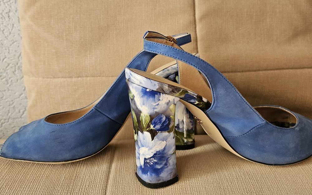 Продаю босоножки женские