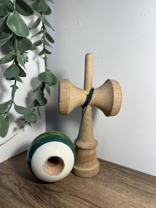 Kendama sweets green stripe