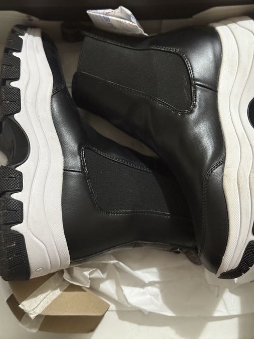 Кожени боти Guess