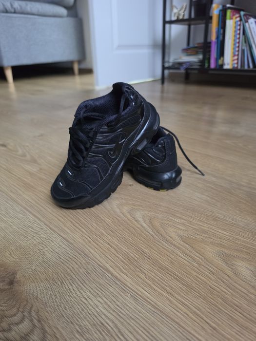 Pantofi Nike 31,5 și Crocs