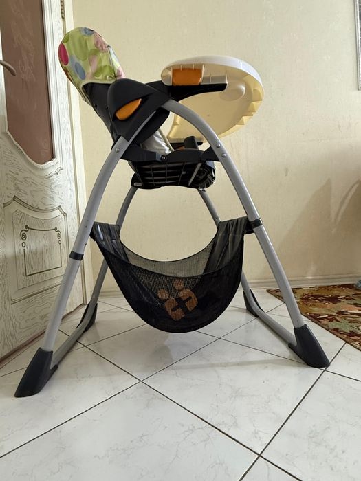 Продаётся детский стульчик для кормления Chicco