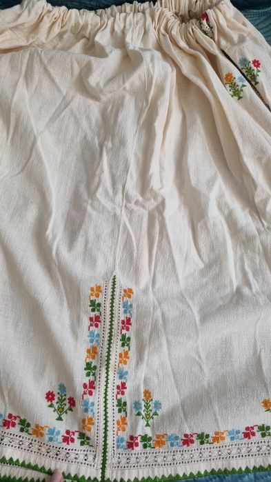 Poale/fusta lucrata manual autentica cu o vechime de 60 ani