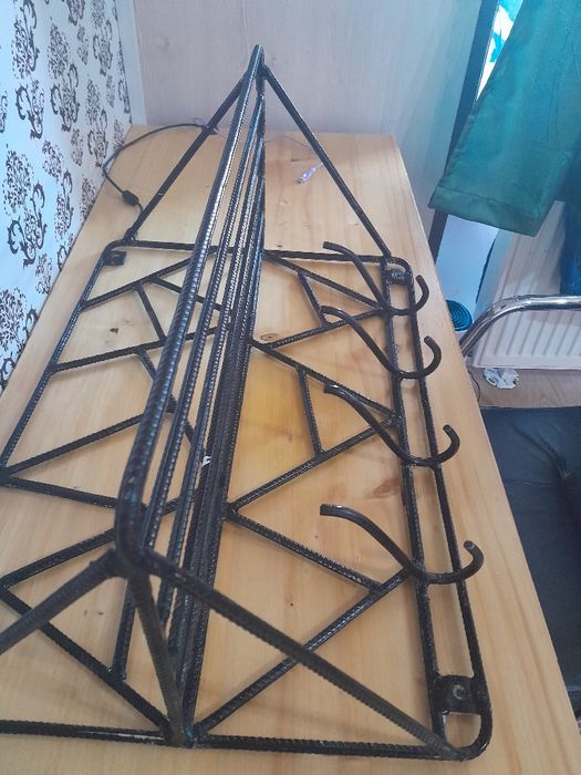 Cuier metalic facut manual