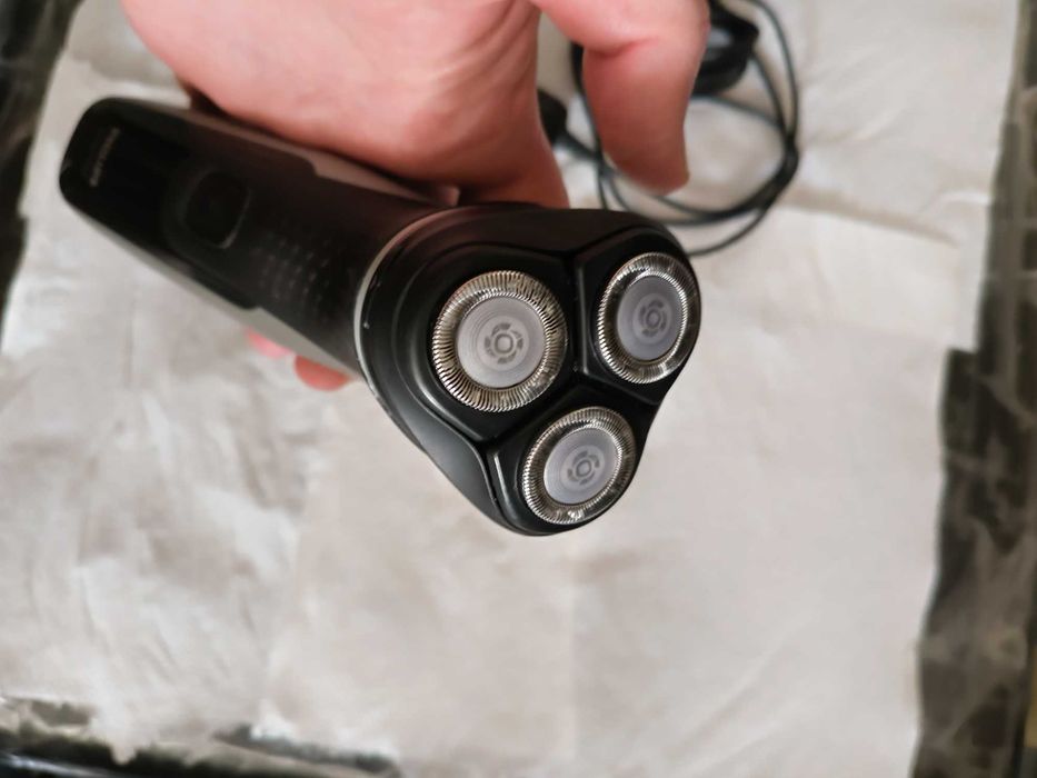 Aparat de ras Philips Seria 1000 S1231/41, CloseCut, Pop-up trimmer