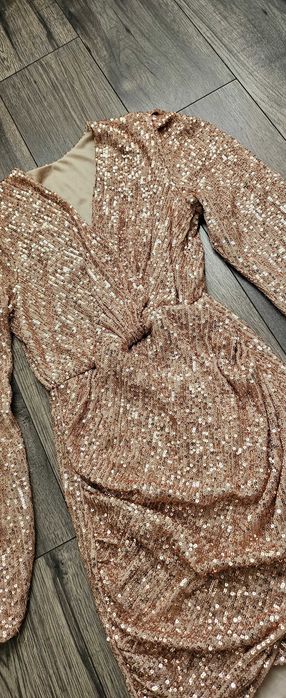 Официална рокля.