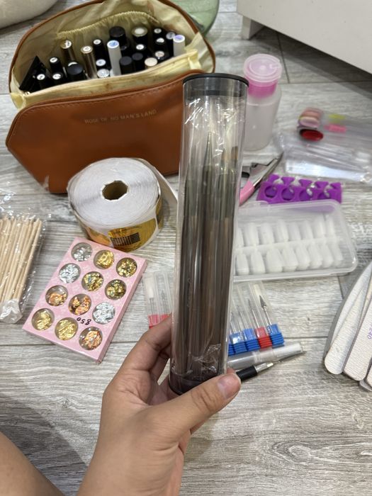 маникюрный столик со всеми материалами