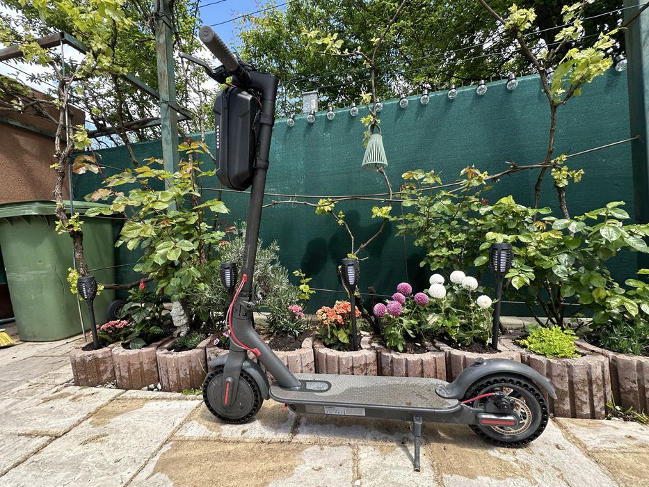 Vand Trotineta electrica Xiaomi Mijia M365, viteza 25 km/h