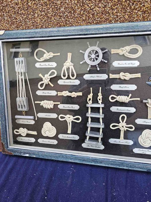 Малко шкафче в ретро стил