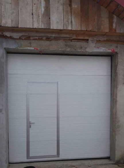 Usi de garaj cu hublouri  FABRICA